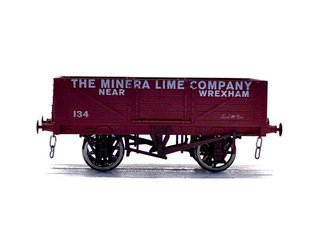 Dapol O Guage Wagon Minera Lime Company, Wrexham Weathered side view