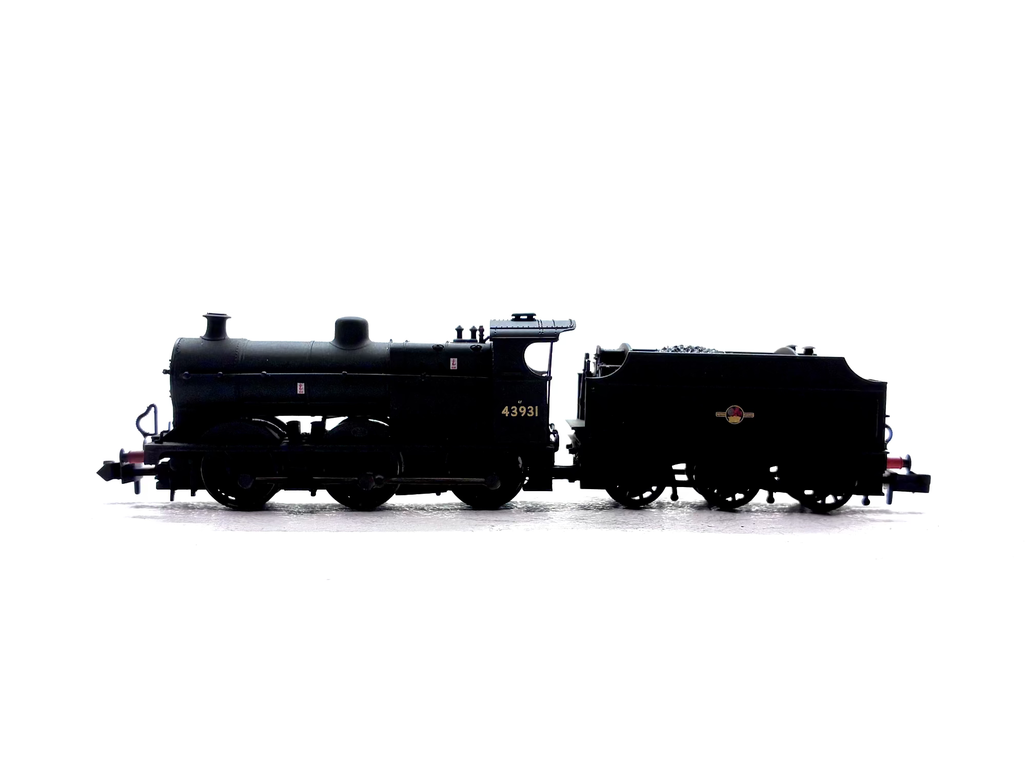 Graham Farish 372-065 Class 4F 0-6-0 steam locomotive No. 43931 in weathered BR black livery with late crest, N Gauge.