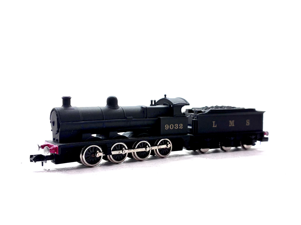 Union Mills 9032UM Class G2 0-8-0 steam locomotive No. 9032 in LMS plain black livery, pre-owned and boxed, N Gauge.