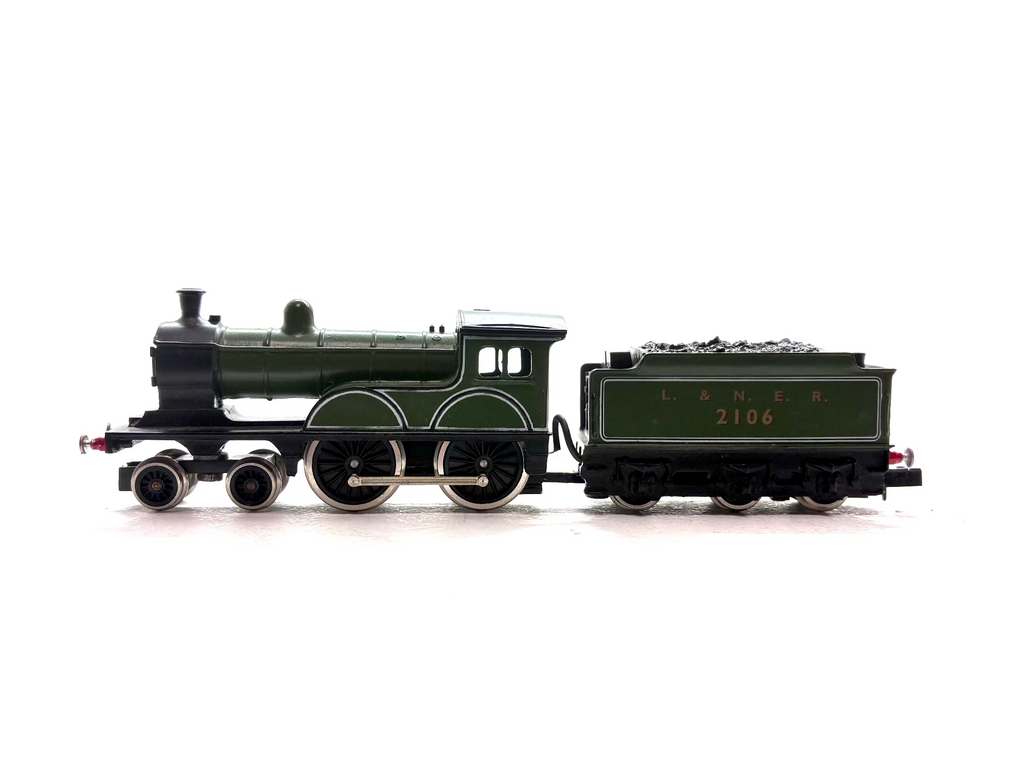  Union Mills 2106UM Class D20 4-4-0 steam locomotive in LNER green livery, pre-owned and boxed, N Gauge.