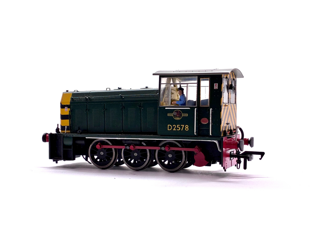 Heljan 2501 Class 05 Hunslet shunter D2578 in BR green with wasp stripes, sound-fitted, pre-owned and unboxed, with a broken buffer.