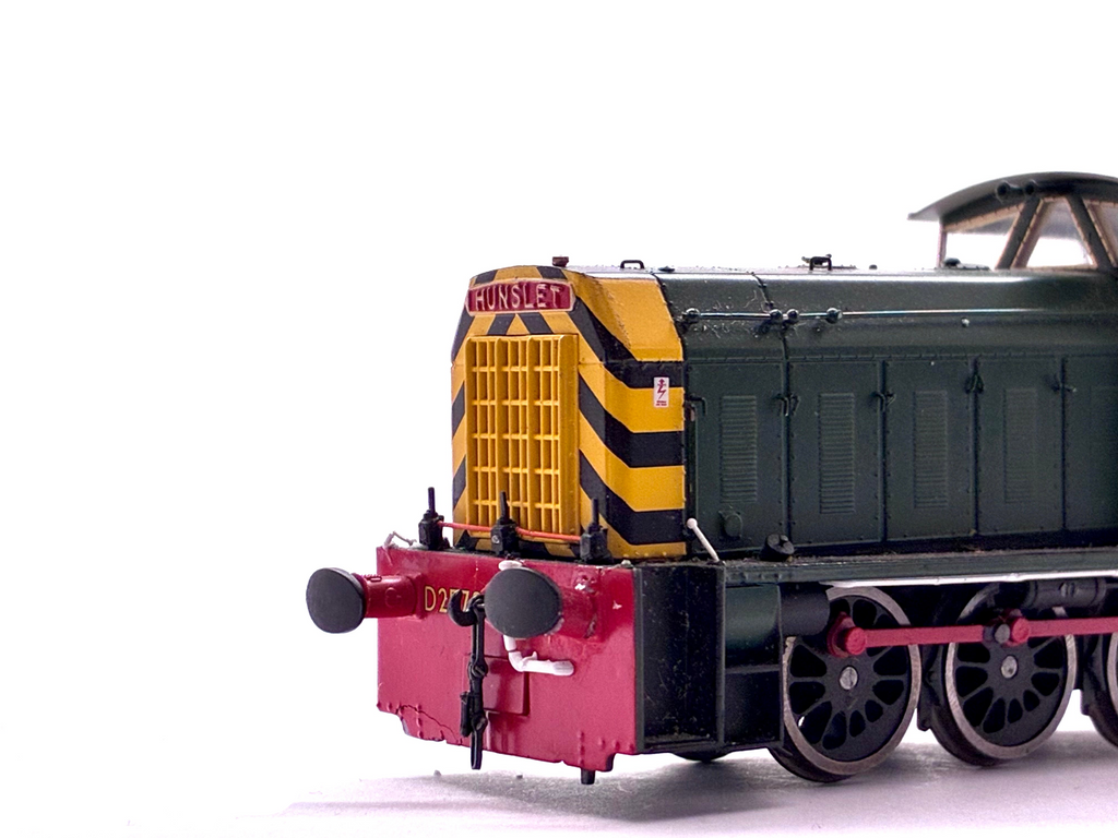 Heljan 2501 Class 05 Hunslet shunter D2578 in BR green with wasp stripes, sound-fitted, pre-owned and unboxed, with a broken buffer.