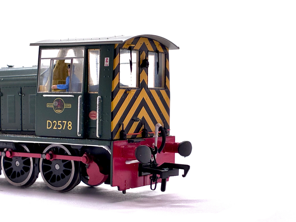 Heljan 2501 Class 05 Hunslet shunter D2578 in BR green with wasp stripes, sound-fitted, pre-owned and unboxed, with a broken buffer.