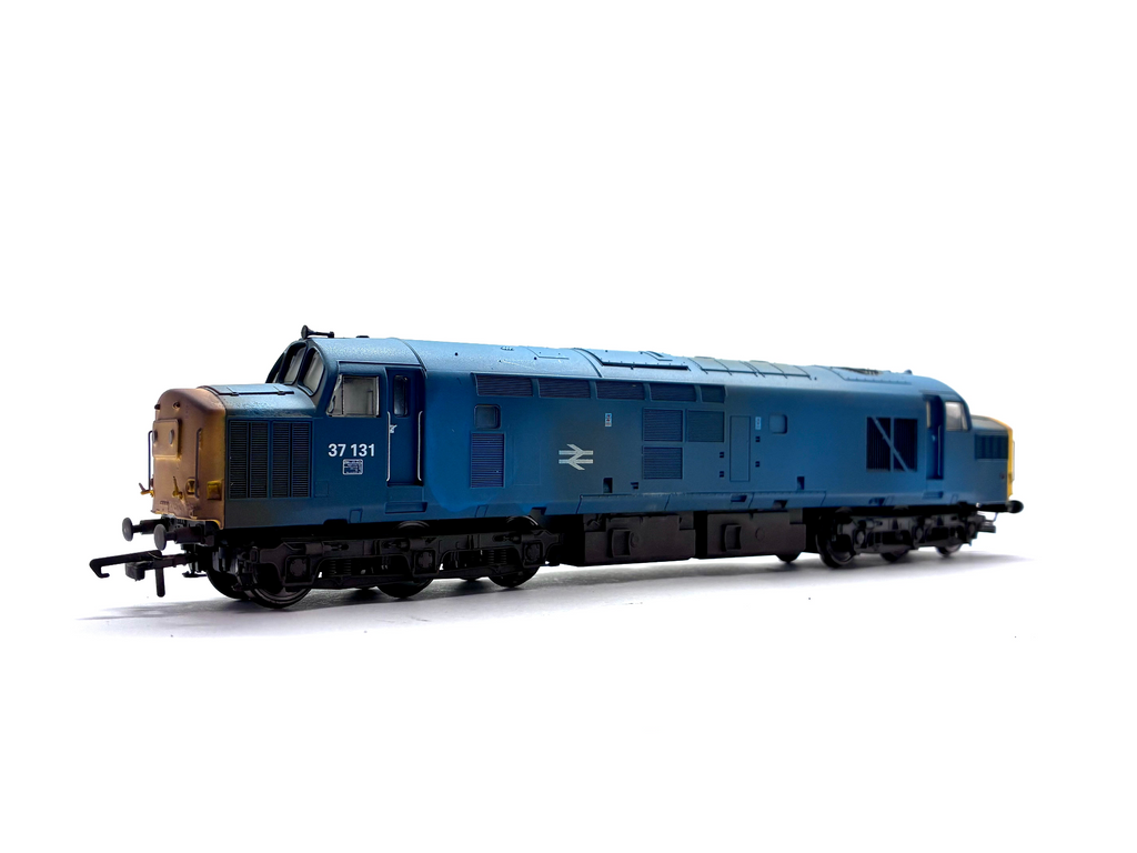 ViTrains V2037 Class 37/0 diesel locomotive No. 37131 in BR blue livery, pre-owned and boxed, OO Gauge.