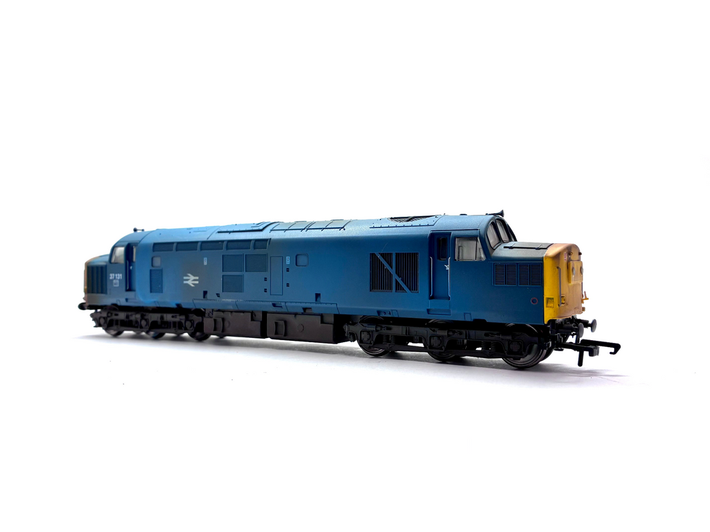 ViTrains V2037 Class 37/0 diesel locomotive No. 37131 in BR blue livery, pre-owned and boxed, OO Gauge.