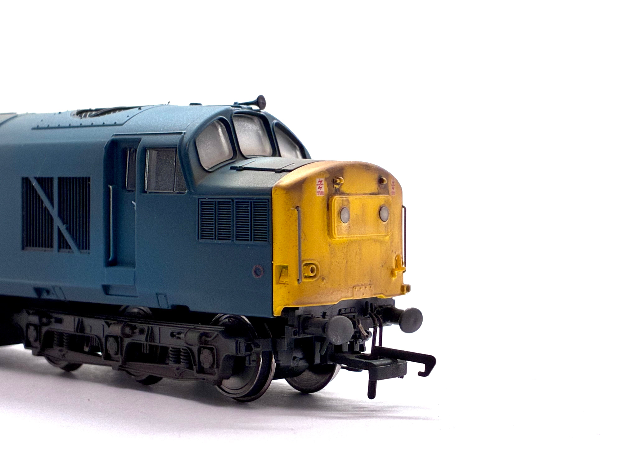 ViTrains V2037 Class 37/0 diesel locomotive No. 37131 in BR blue livery, pre-owned and boxed, OO Gauge.