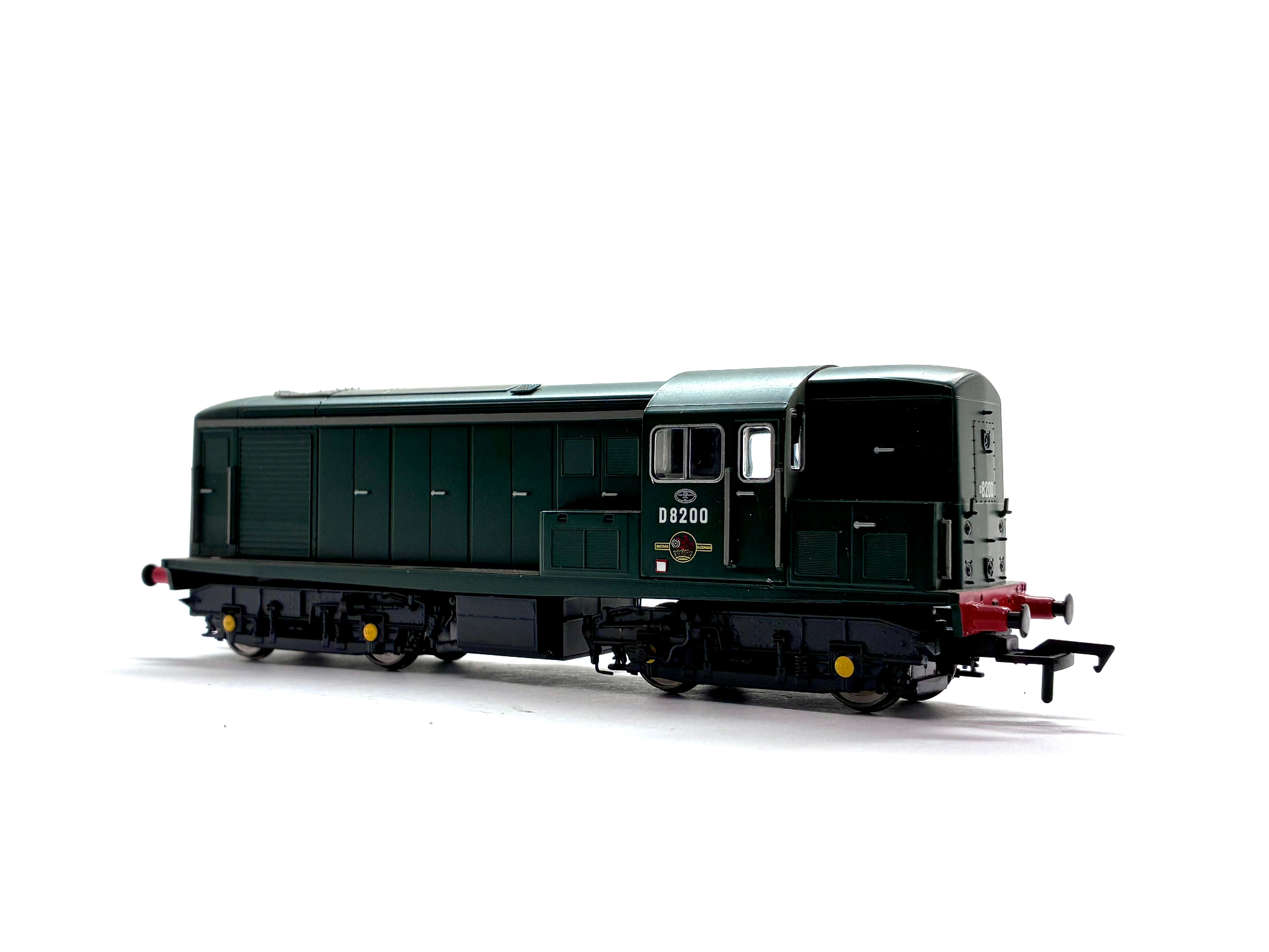 Heljan 1500 Class 15 diesel locomotive D8200 in plain BR green livery, DCC-fitted, pre-owned and boxed, OO Gauge.