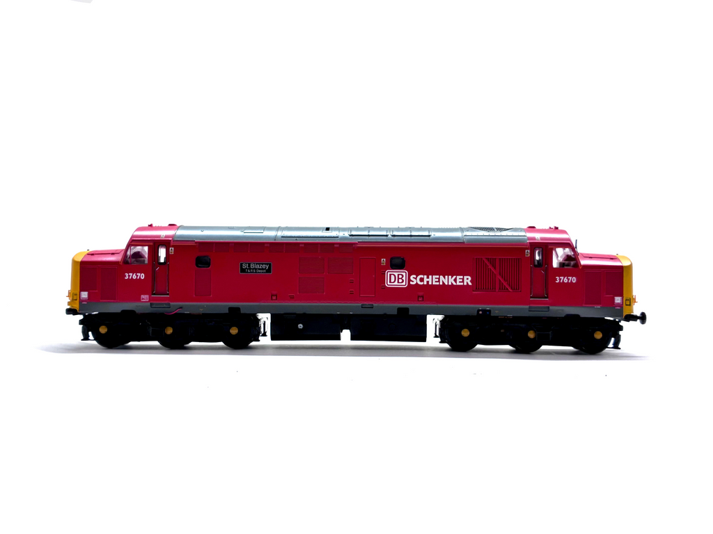 Bachmann Branchline 32-381P Class 37/5 diesel locomotive No. 37670 St Blazey T&RS Depot in DB Schenker red livery, pre-owned and boxed, OO Gauge.