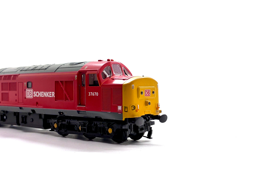 Bachmann Branchline 32-381P Class 37/5 diesel locomotive No. 37670 St Blazey T&RS Depot in DB Schenker red livery, pre-owned and boxed, OO Gauge.