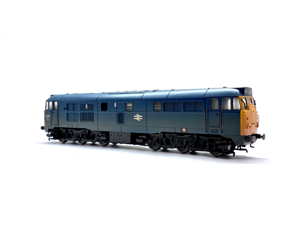 Hornby R2413A Class 31 diesel locomotive No. 31174 in weathered BR blue livery, pre-owned and boxed, OO Gauge.