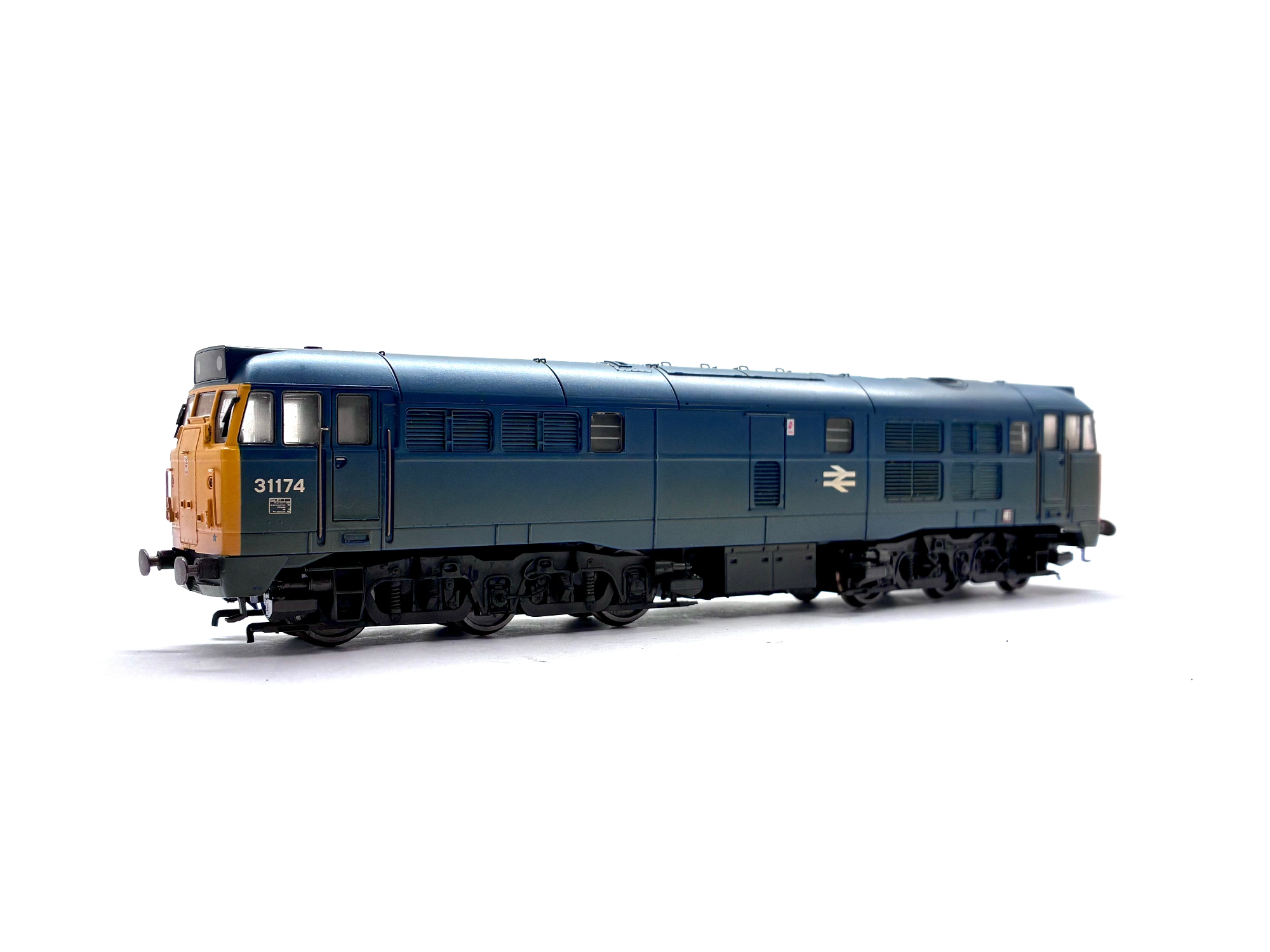 Hornby R2413A Class 31 diesel locomotive No. 31174 in weathered BR blue livery, pre-owned and boxed, OO Gauge.