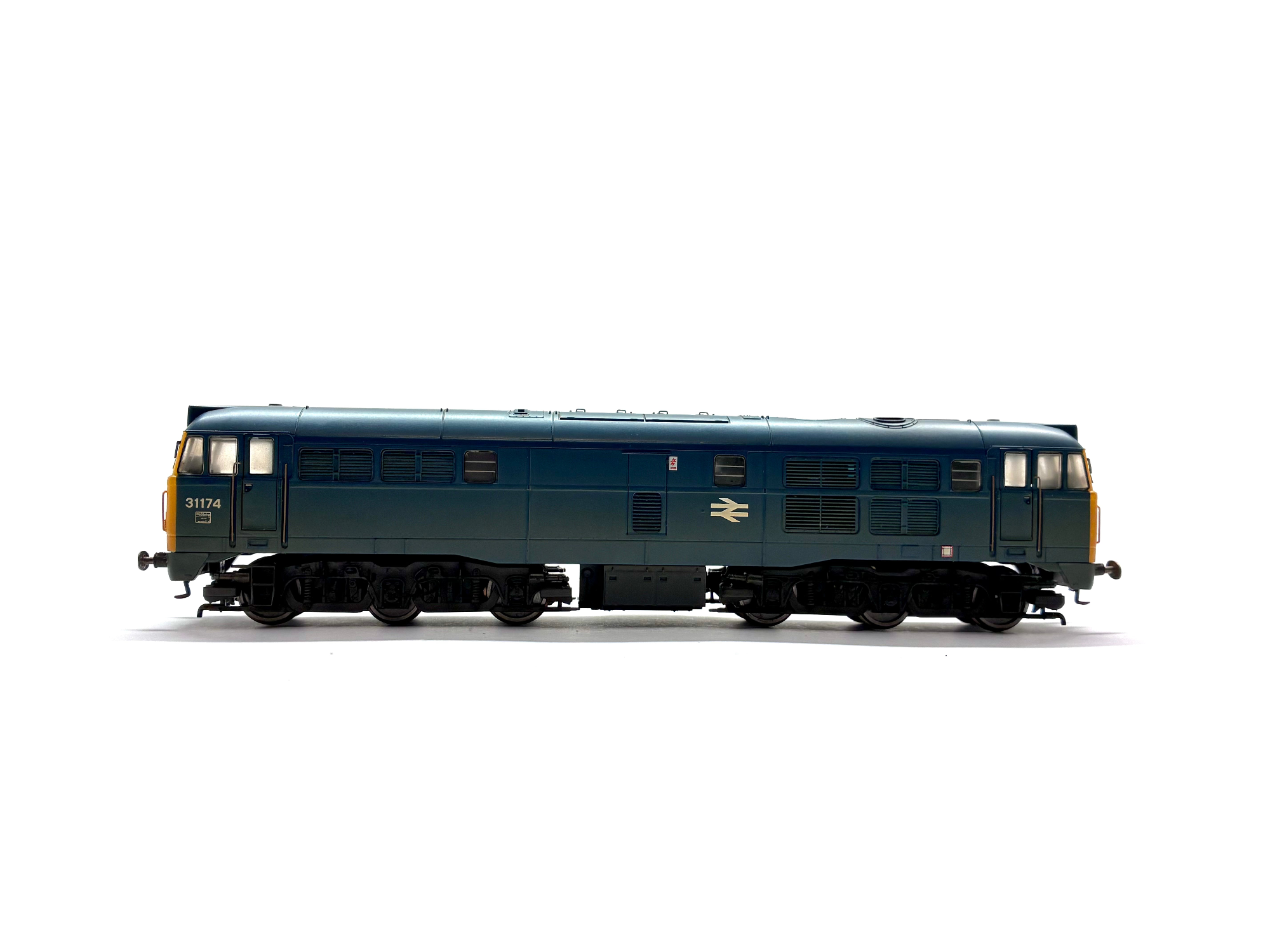 Hornby R2413A Class 31 diesel locomotive No. 31174 in weathered BR blue livery, pre-owned and boxed, OO Gauge.