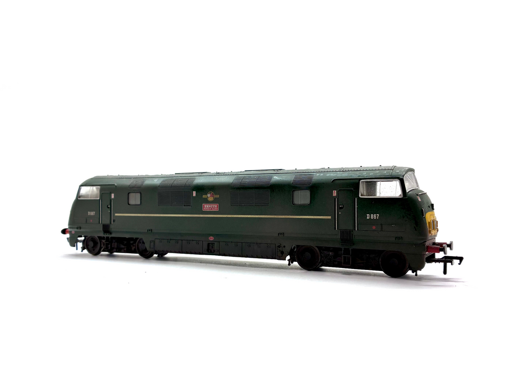 Bachmann Branchline 32-051DC Class 42 Warship diesel-hydraulic locomotive D867 Zenith in BR green with late crest, DCC sound-fitted, pre-owned and boxed, OO Gauge.