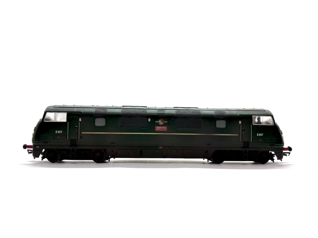 Bachmann Branchline 32-051DC Class 42 Warship diesel-hydraulic locomotive D867 Zenith in BR green with late crest, DCC sound-fitted, pre-owned and boxed, OO Gauge.