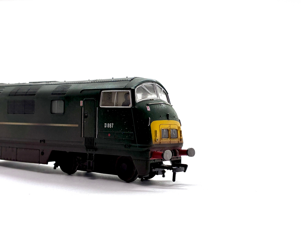 Bachmann Branchline 32-051DC Class 42 Warship diesel-hydraulic locomotive D867 Zenith in BR green with late crest, DCC sound-fitted, pre-owned and boxed, OO Gauge.