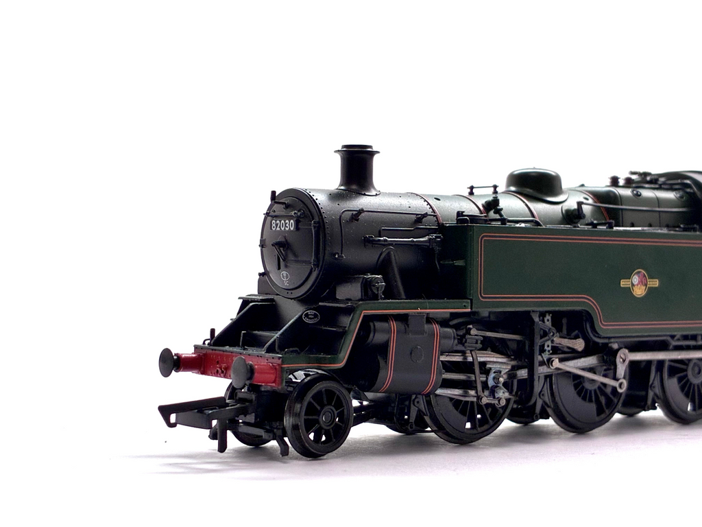 Bachmann Branchline 31-976A Standard Class 3MT Tank steam locomotive No. 82030 in BR lined green with late crest, DCC-fitted, pre-owned and boxed, OO Gauge.