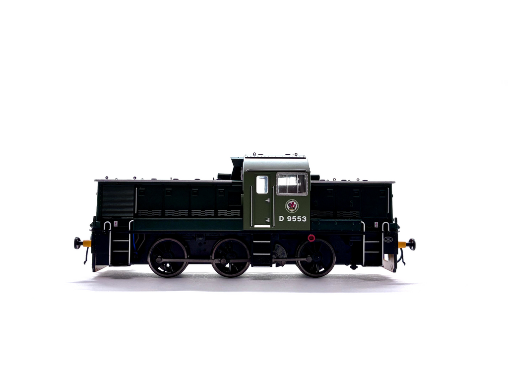 Heljan 1420 Class 14 diesel locomotive D9553 in BR green with four Dogfish ballast hopper wagons in BR black, new OO Gauge train pack.