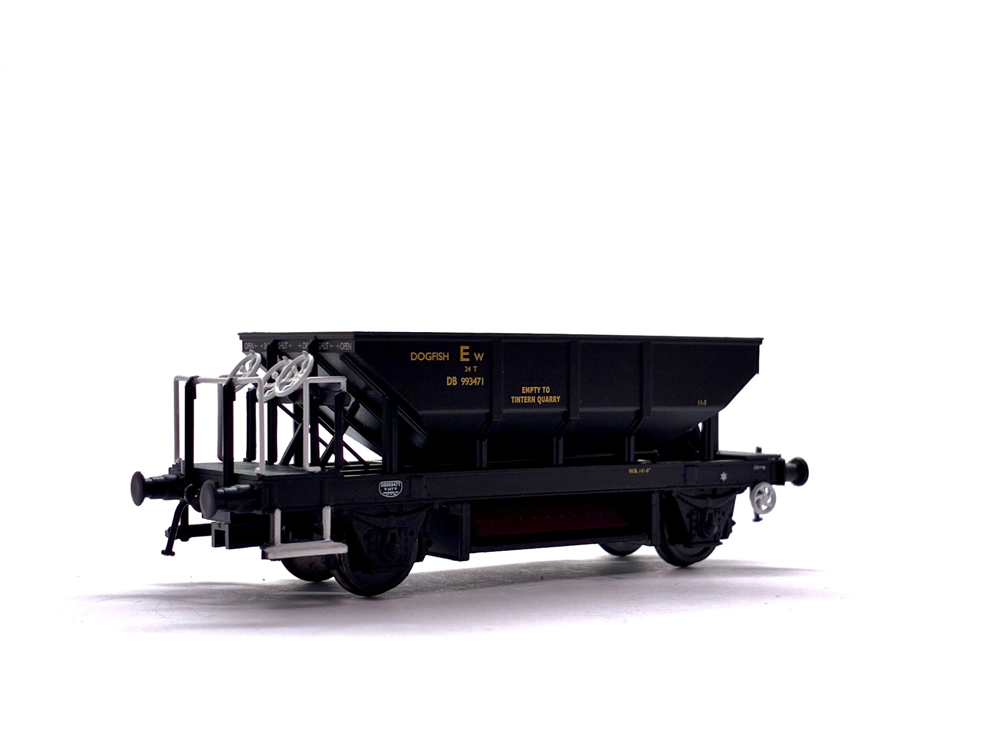 Heljan 1420 Class 14 diesel locomotive D9553 in BR green with four Dogfish ballast hopper wagons in BR black, new OO Gauge train pack.