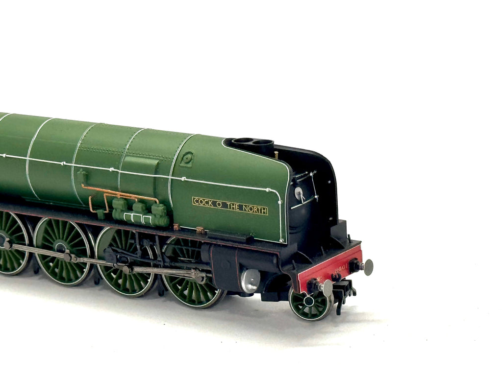 Hornby R3207 Class P2 2-8-2 2001 'Cock O' The North' in LNER Green