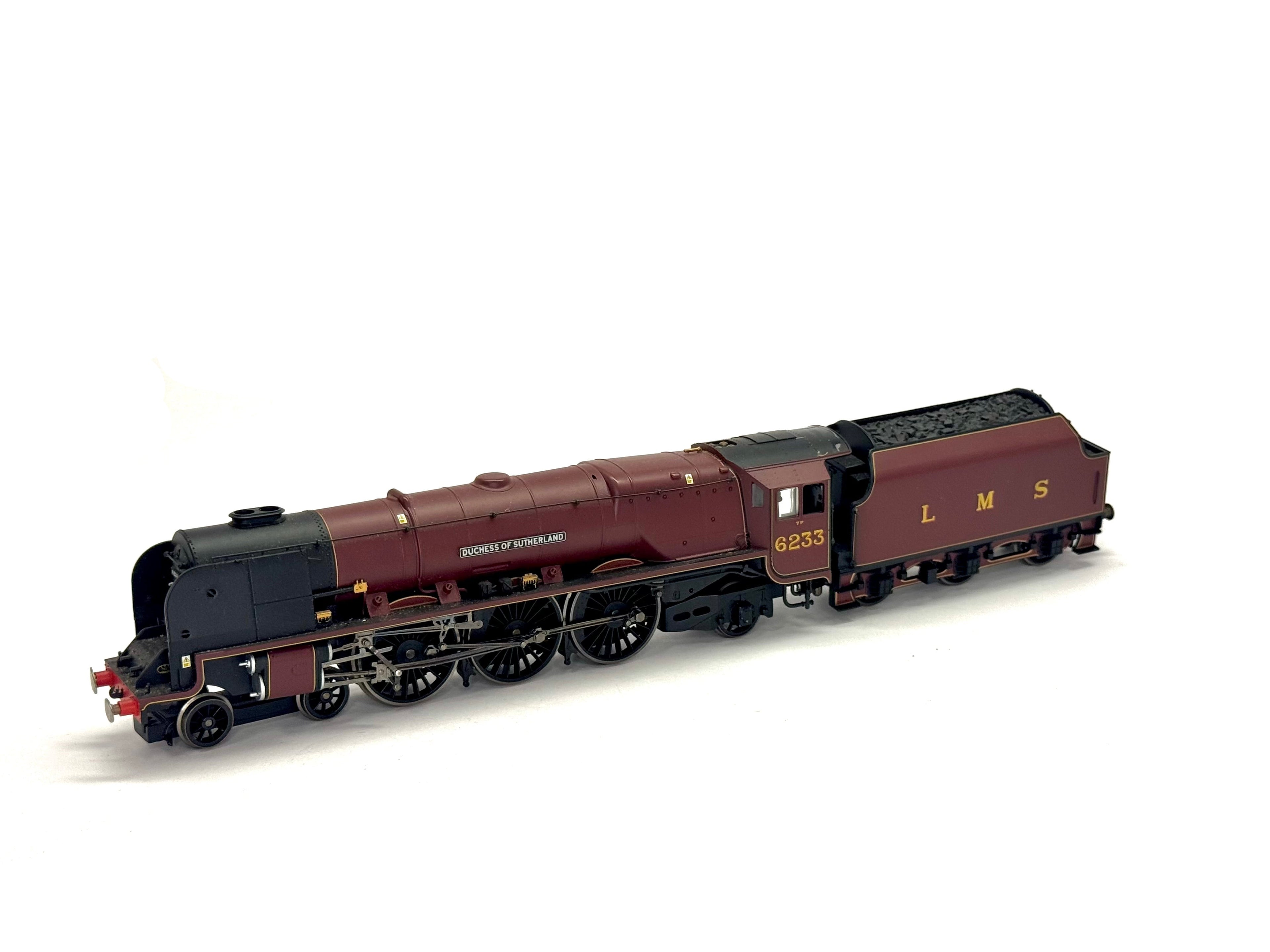 Hornby R066 Duchess Class 4-6-2 'Duchess of Sutherland' 6233 in LMS Maroon