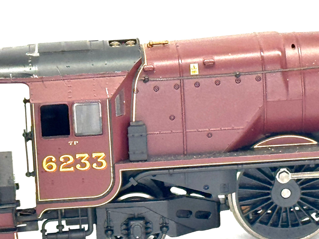 Hornby R066 Duchess Class 4-6-2 'Duchess of Sutherland' 6233 in LMS Maroon