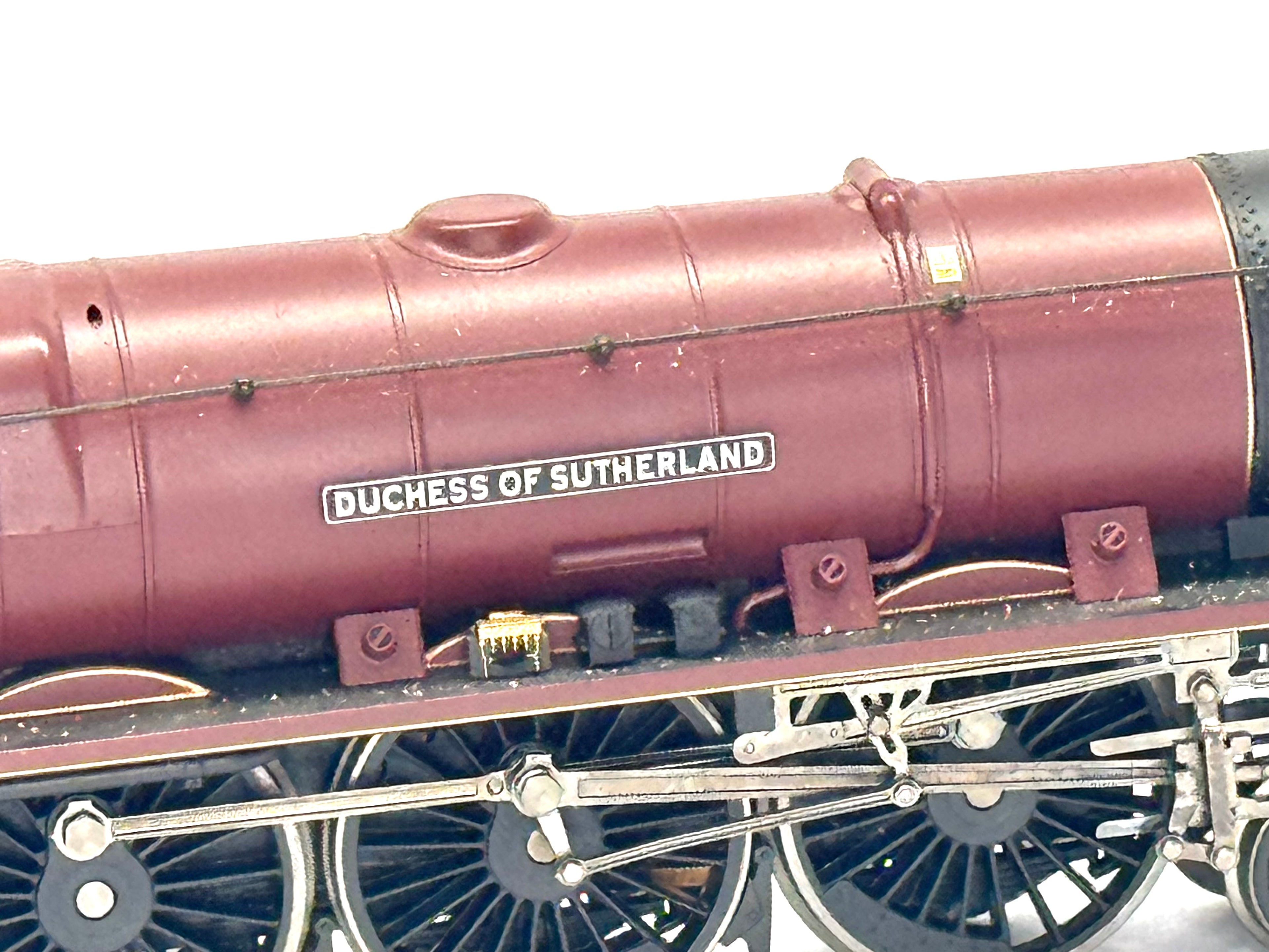 Hornby R066 Duchess Class 4-6-2 'Duchess of Sutherland' 6233 in LMS Maroon