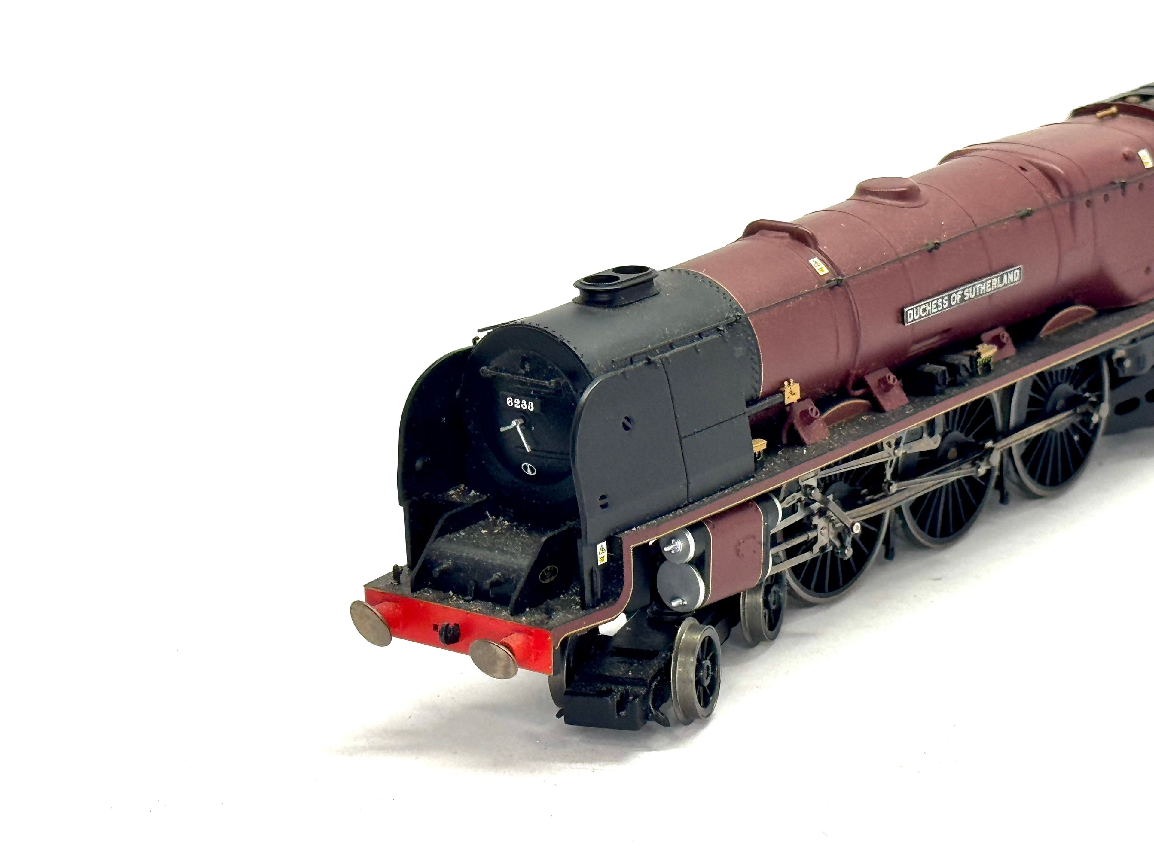 Hornby R066 Duchess Class 4-6-2 'Duchess of Sutherland' 6233 in LMS Maroon