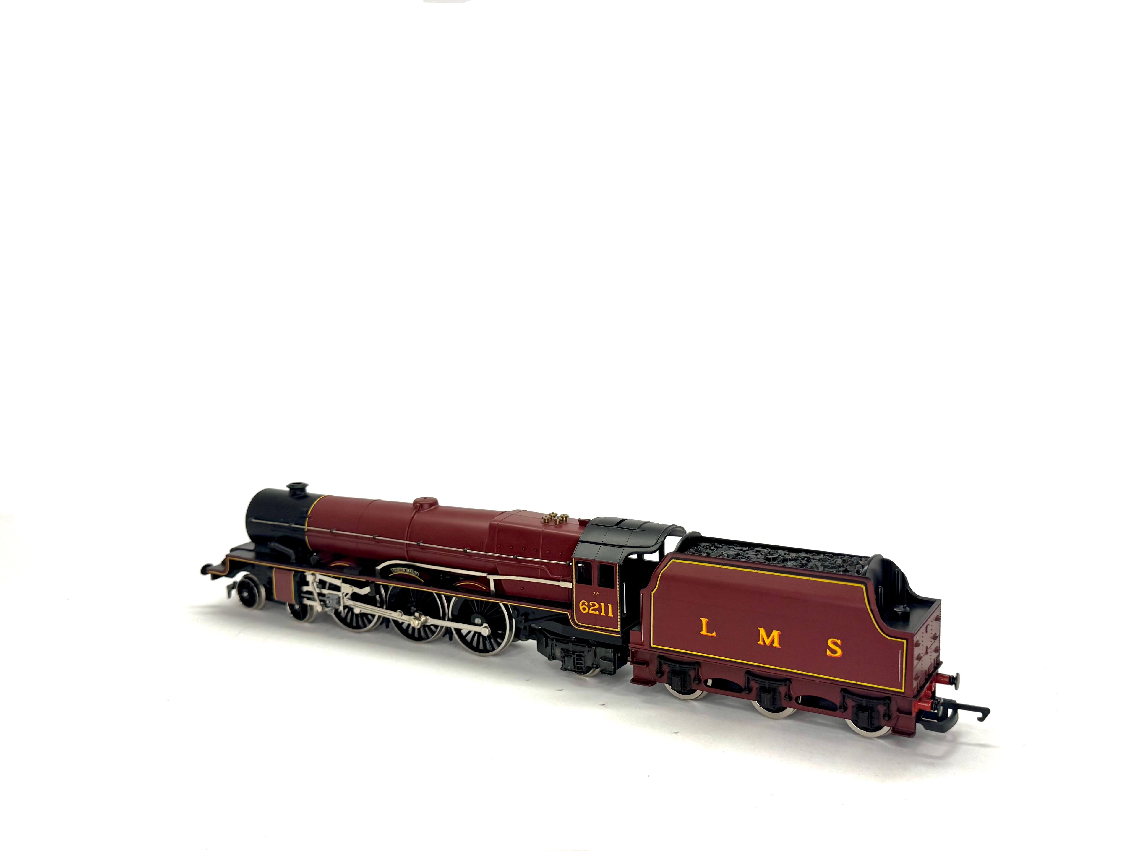 Hornby R2052 Princess Class 4-6-2 "Queen Maud" 6211 in LMS Maroon