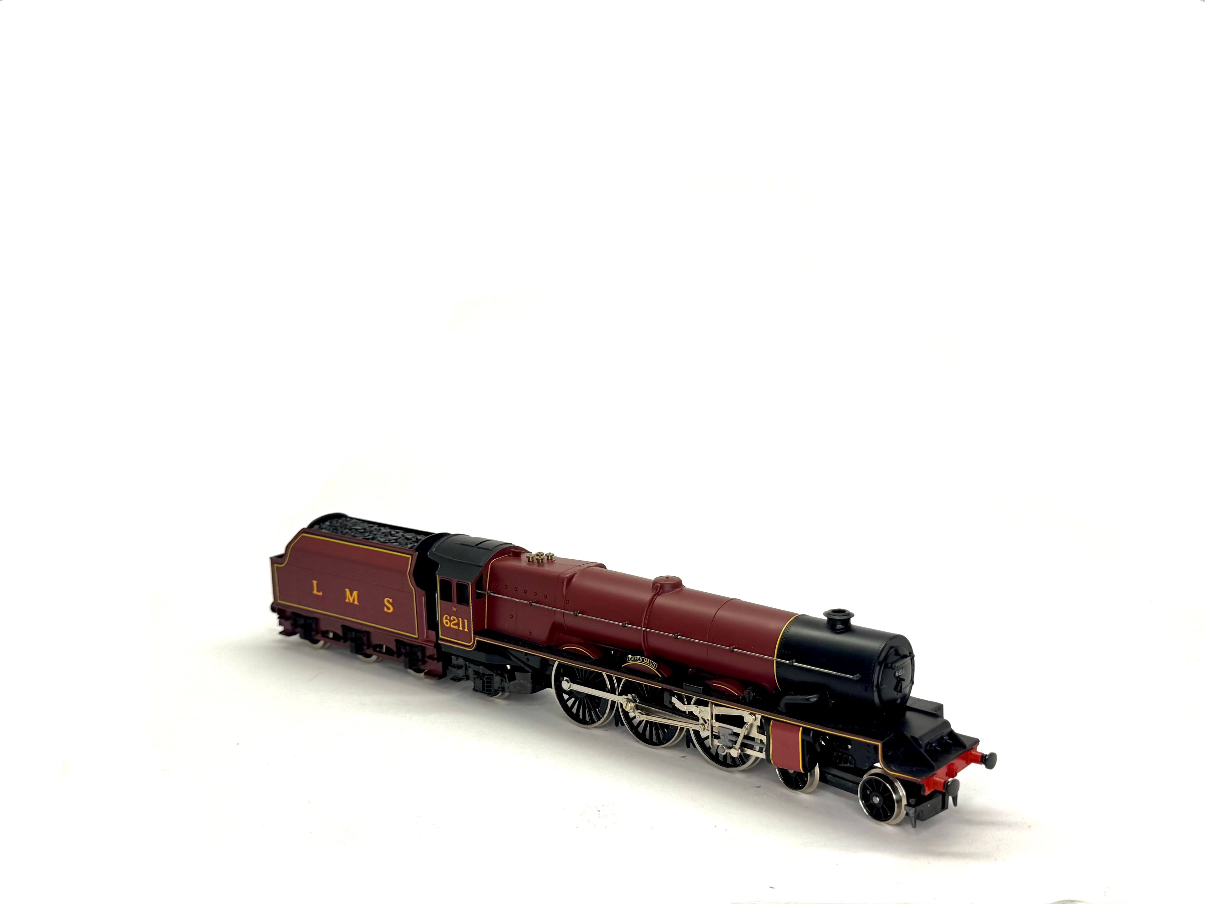 Hornby R2052 Princess Class 4-6-2 "Queen Maud" 6211 in LMS Maroon