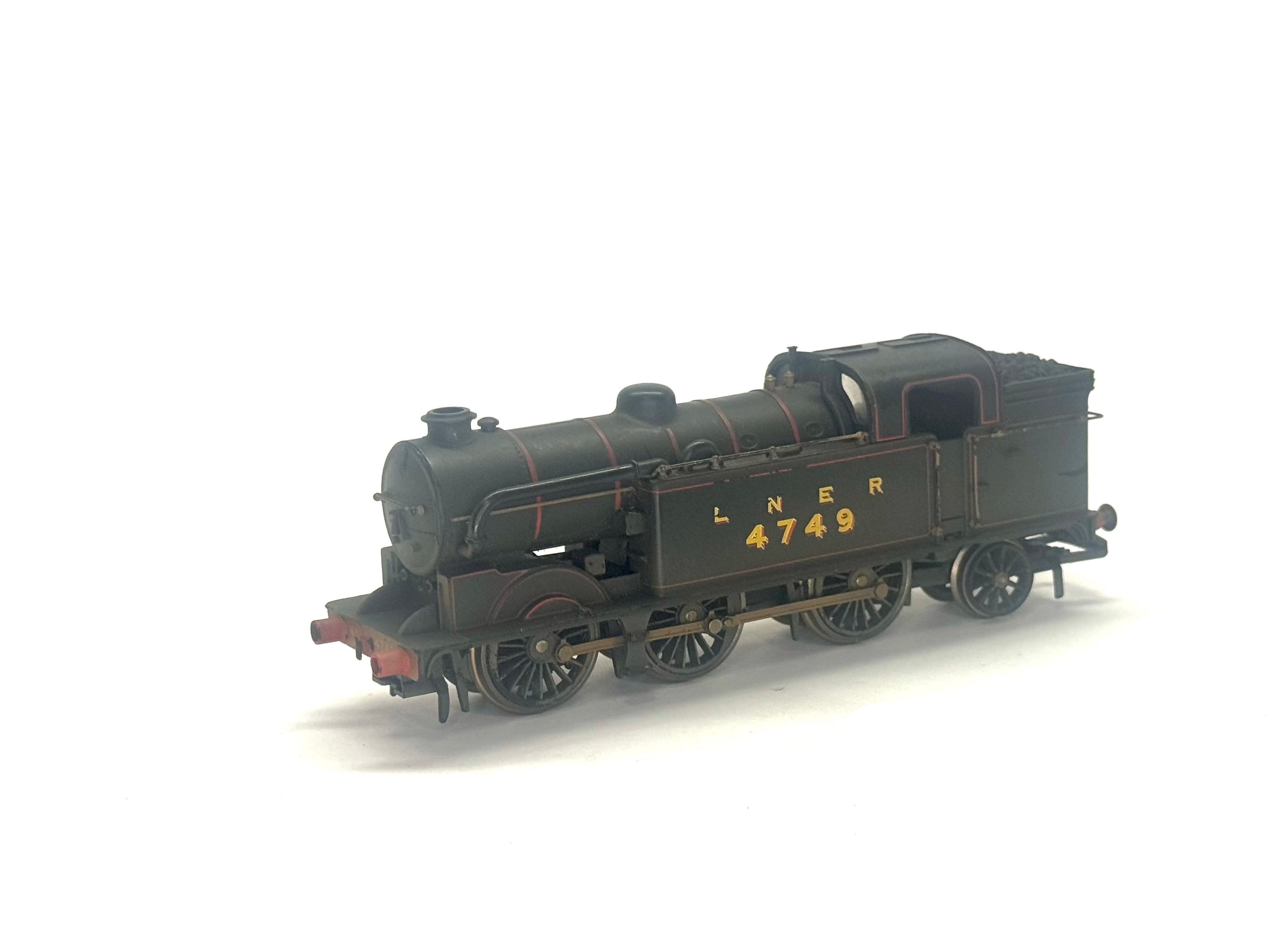 Hornby R2251 Class N2 0-6-2T 4749 in LNER Lined Black Weathered Edition