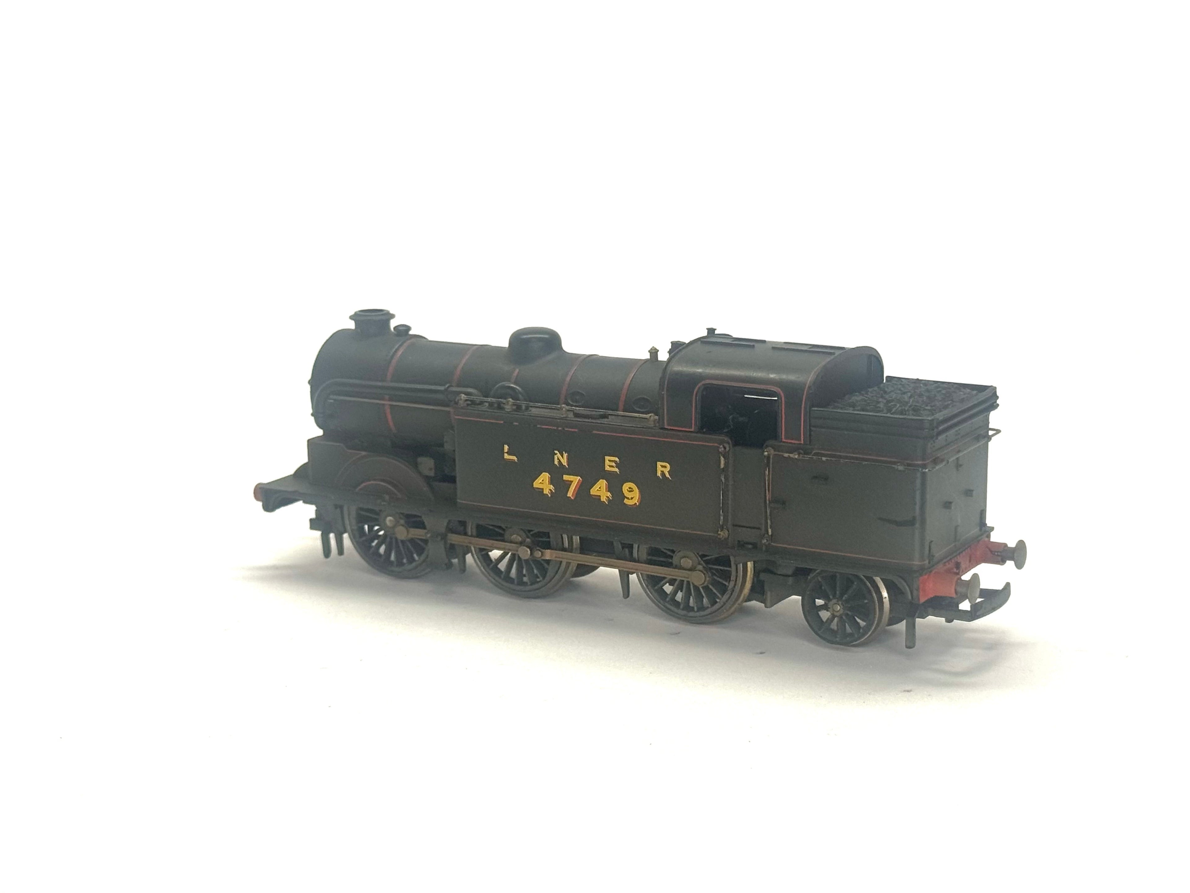 Hornby R2251 Class N2 0-6-2T 4749 in LNER Lined Black Weathered Edition