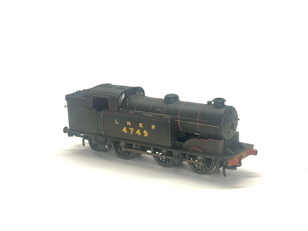 Hornby R2251 Class N2 0-6-2T 4749 in LNER Lined Black Weathered Edition