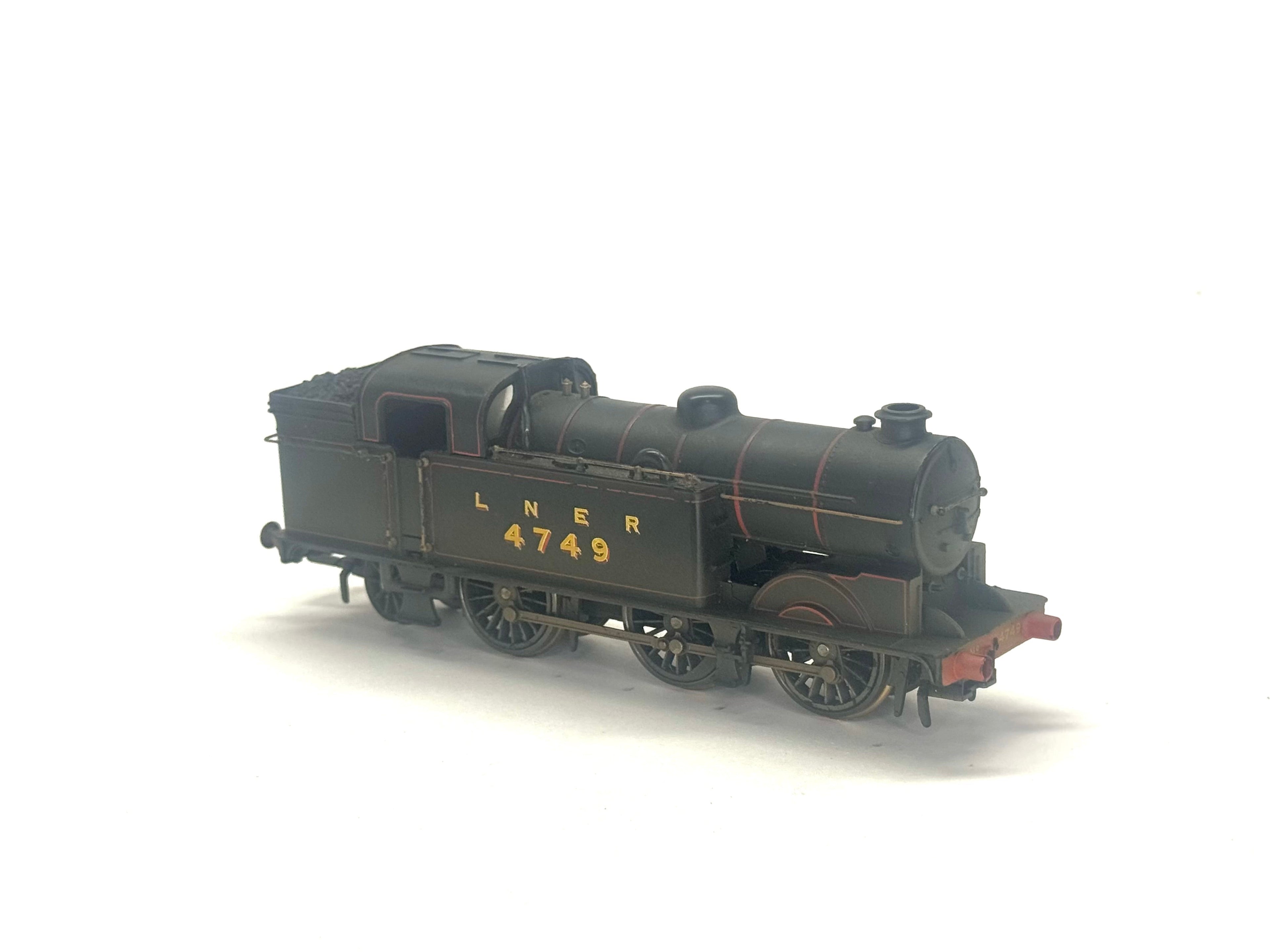 Hornby R2251 Class N2 0-6-2T 4749 in LNER Lined Black Weathered Edition