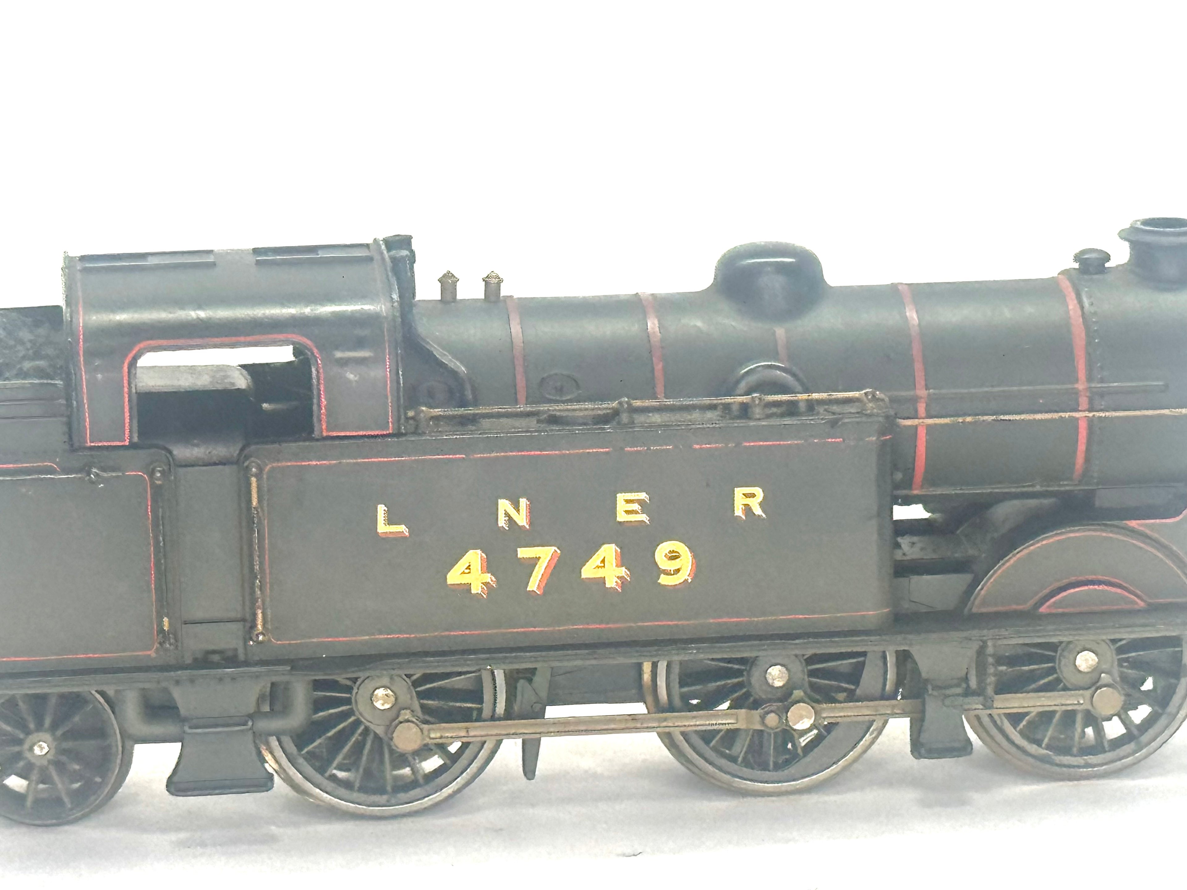Hornby R2251 Class N2 0-6-2T 4749 in LNER Lined Black Weathered Edition