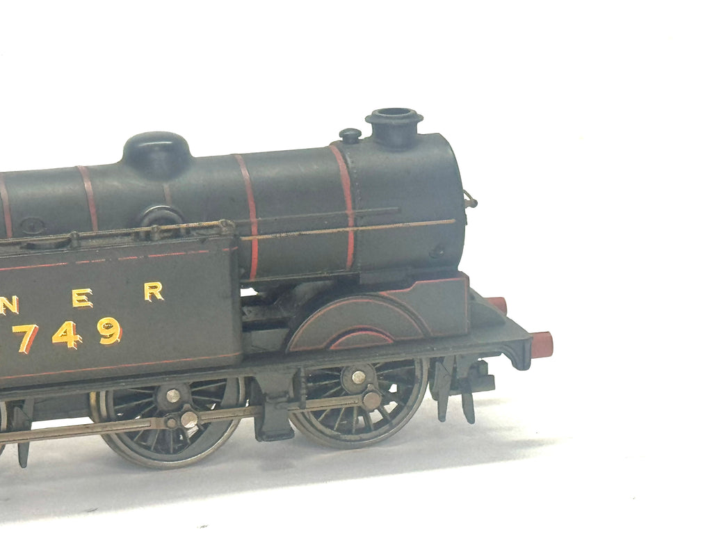 Hornby R2251 Class N2 0-6-2T 4749 in LNER Lined Black Weathered Edition