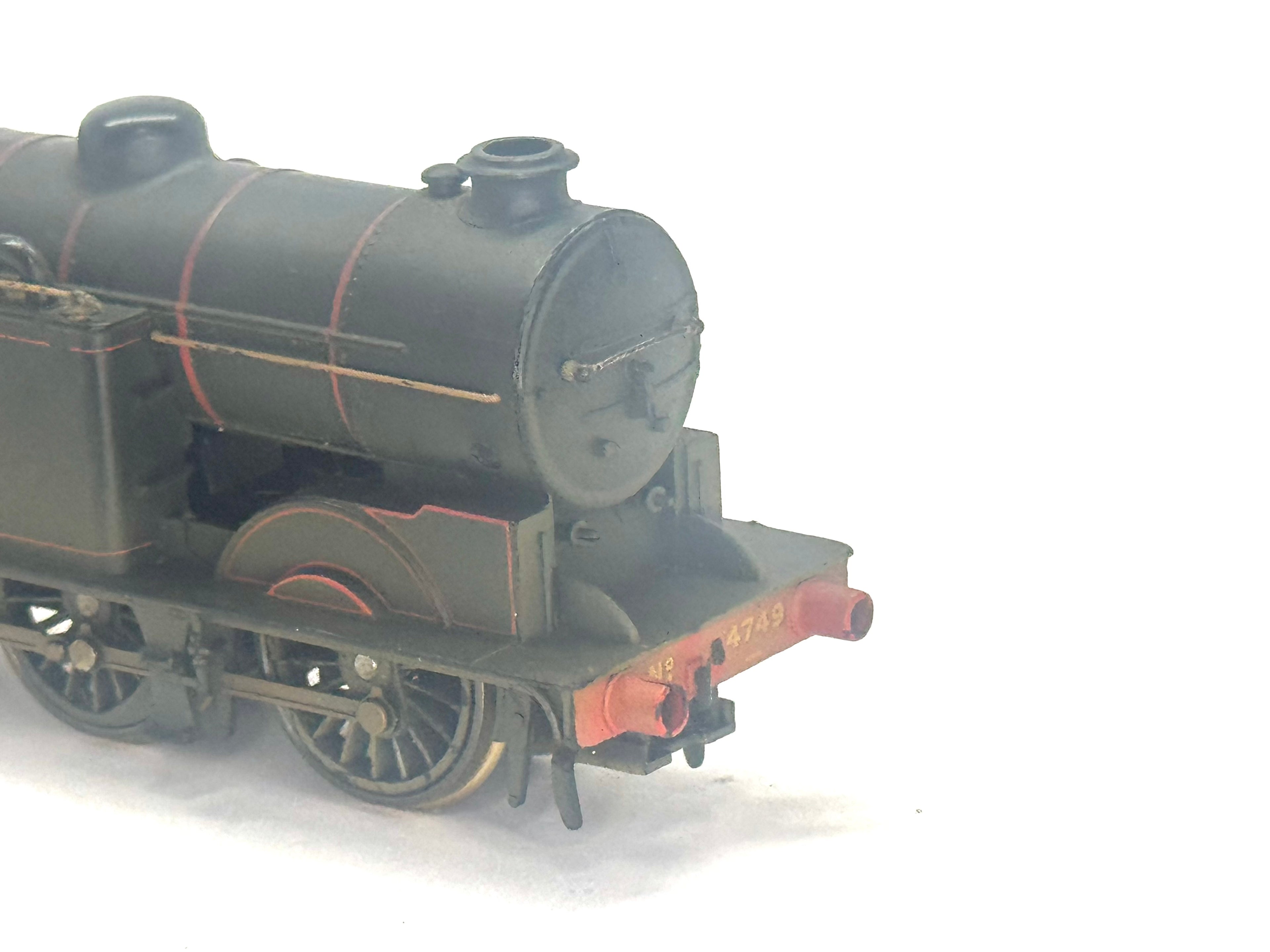 Hornby R2251 Class N2 0-6-2T 4749 in LNER Lined Black Weathered Edition