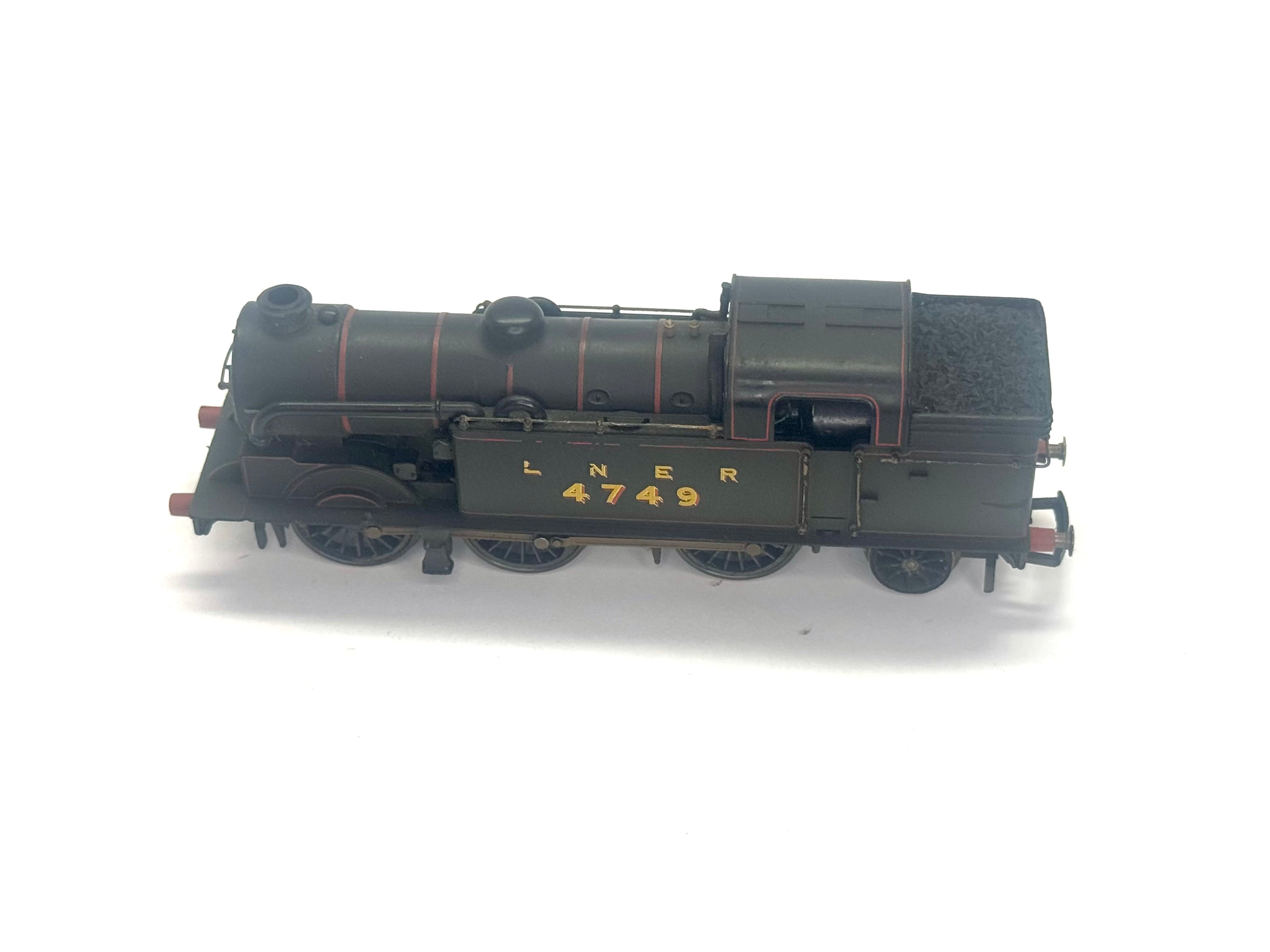 Hornby R2251 Class N2 0-6-2T 4749 in LNER Lined Black Weathered Edition
