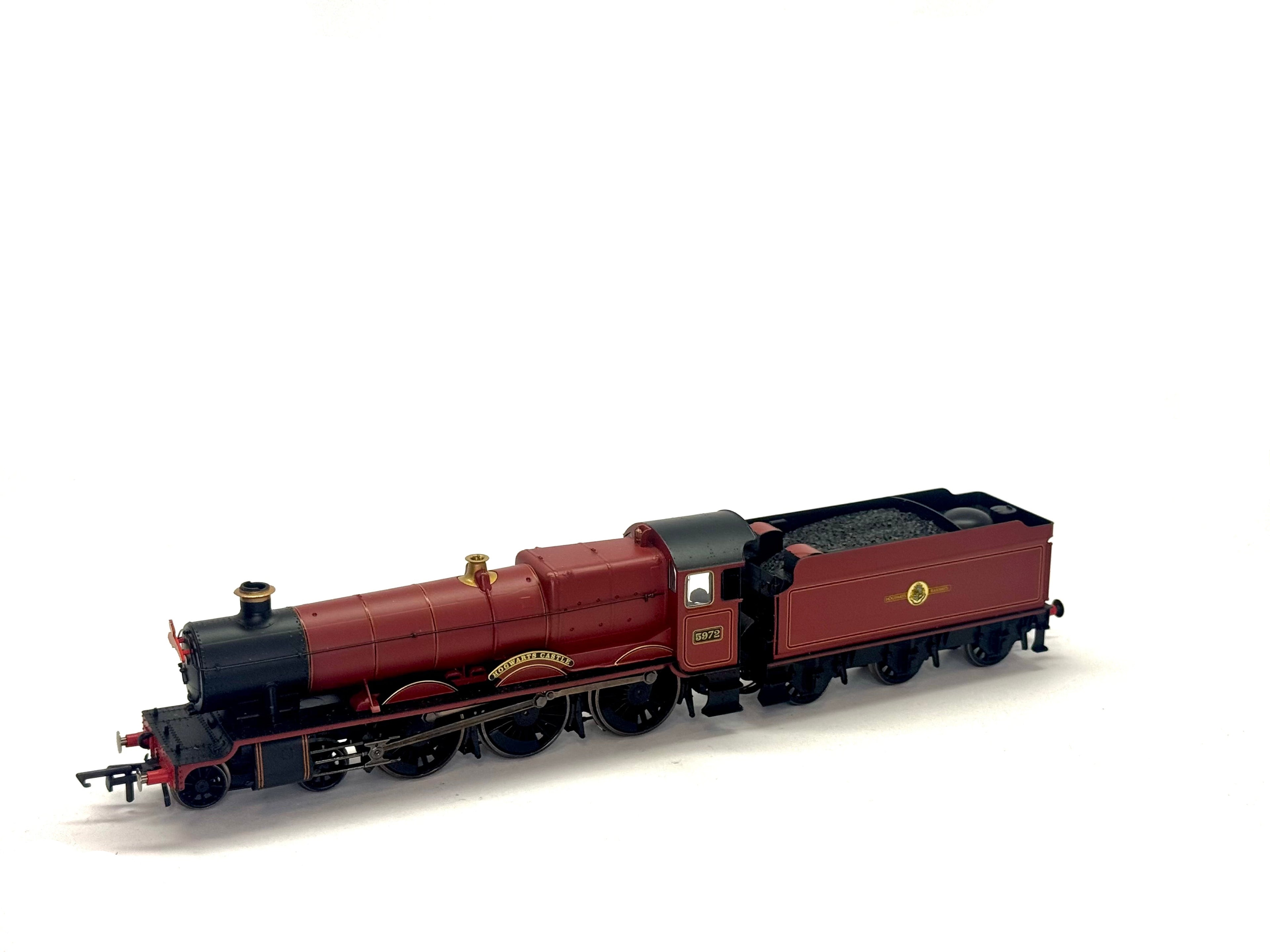 Hornby R2378 Castle Class 4-6-0 "Hogwarts Castle" 5972 in Red from Harry Potter and the Prisoner of Azkaban
