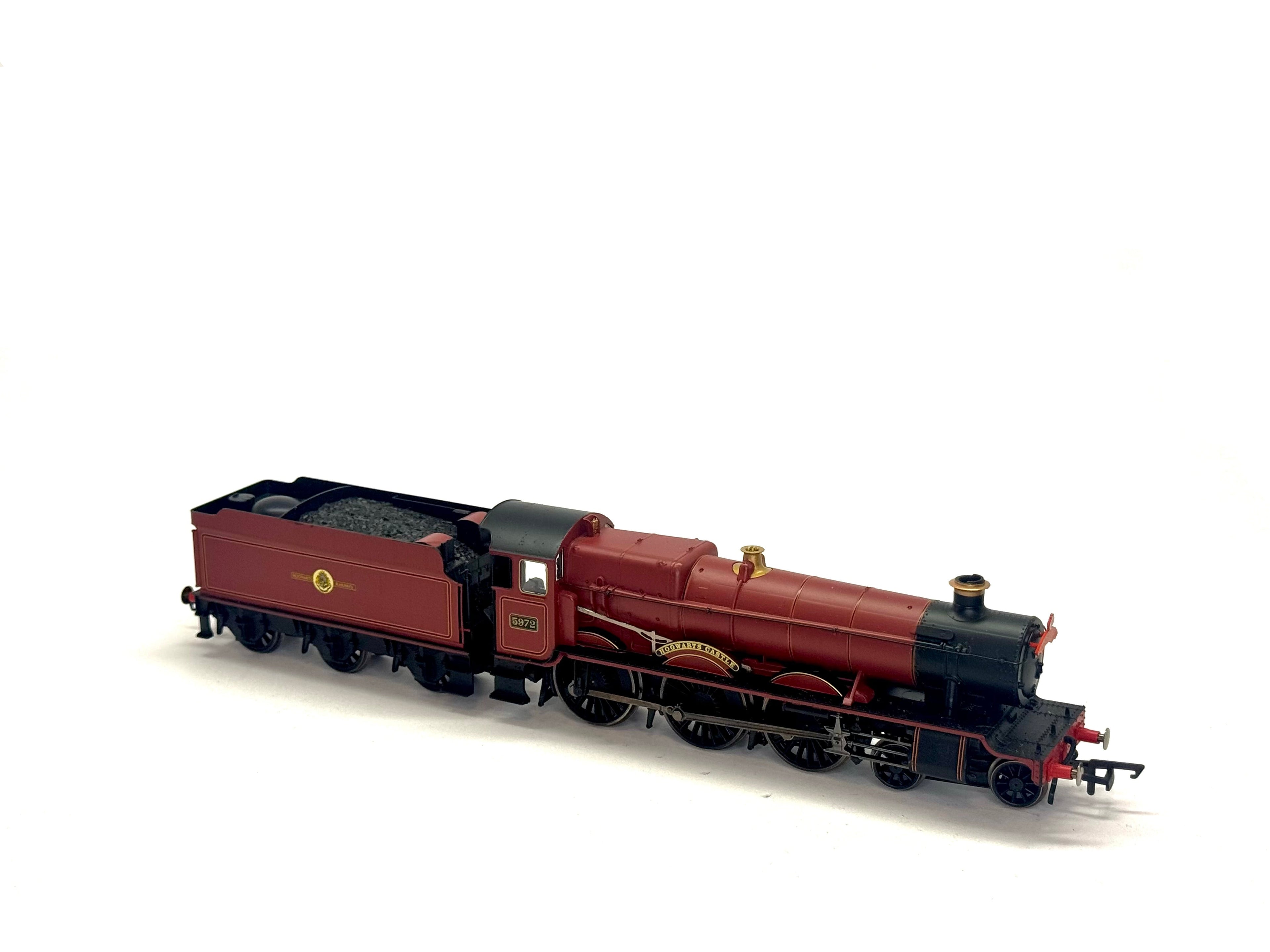 Hornby R2378 Castle Class 4-6-0 "Hogwarts Castle" 5972 in Red from Harry Potter and the Prisoner of Azkaban
