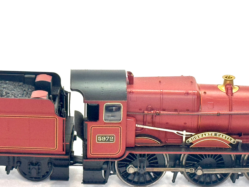 Hornby R2378 Castle Class 4-6-0 "Hogwarts Castle" 5972 in Red from Harry Potter and the Prisoner of Azkaban