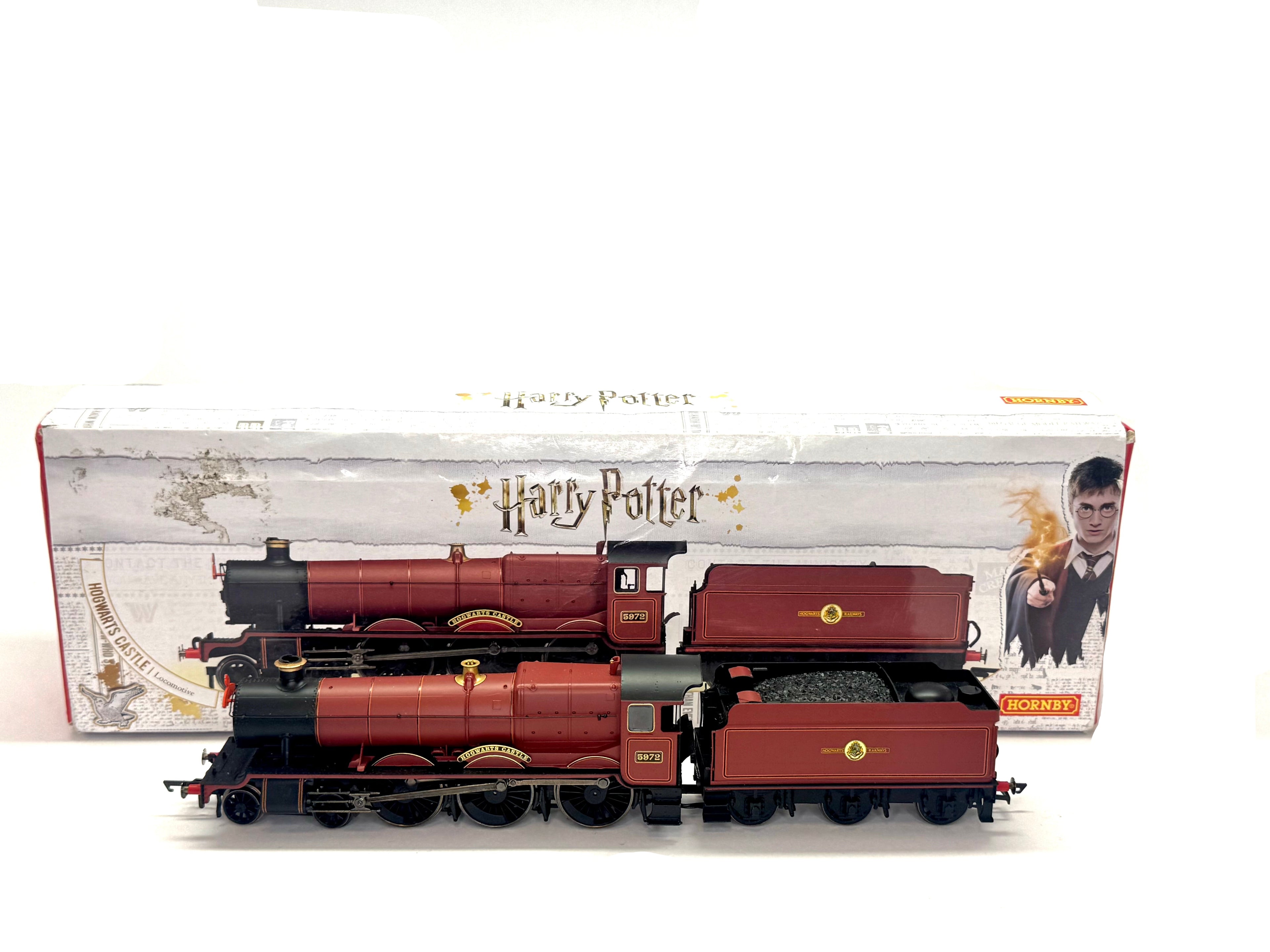 Hornby R2378 Castle Class 4-6-0 "Hogwarts Castle" 5972 in Red from Harry Potter and the Prisoner of Azkaban