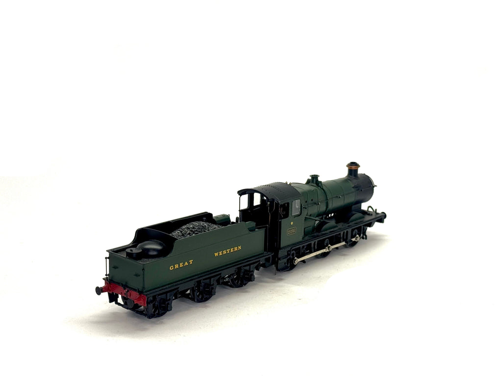 Bachmann Branchline 32-304A Class 2251 0-6-0 Collett Goods 2251 in GWR green with Churchward tender