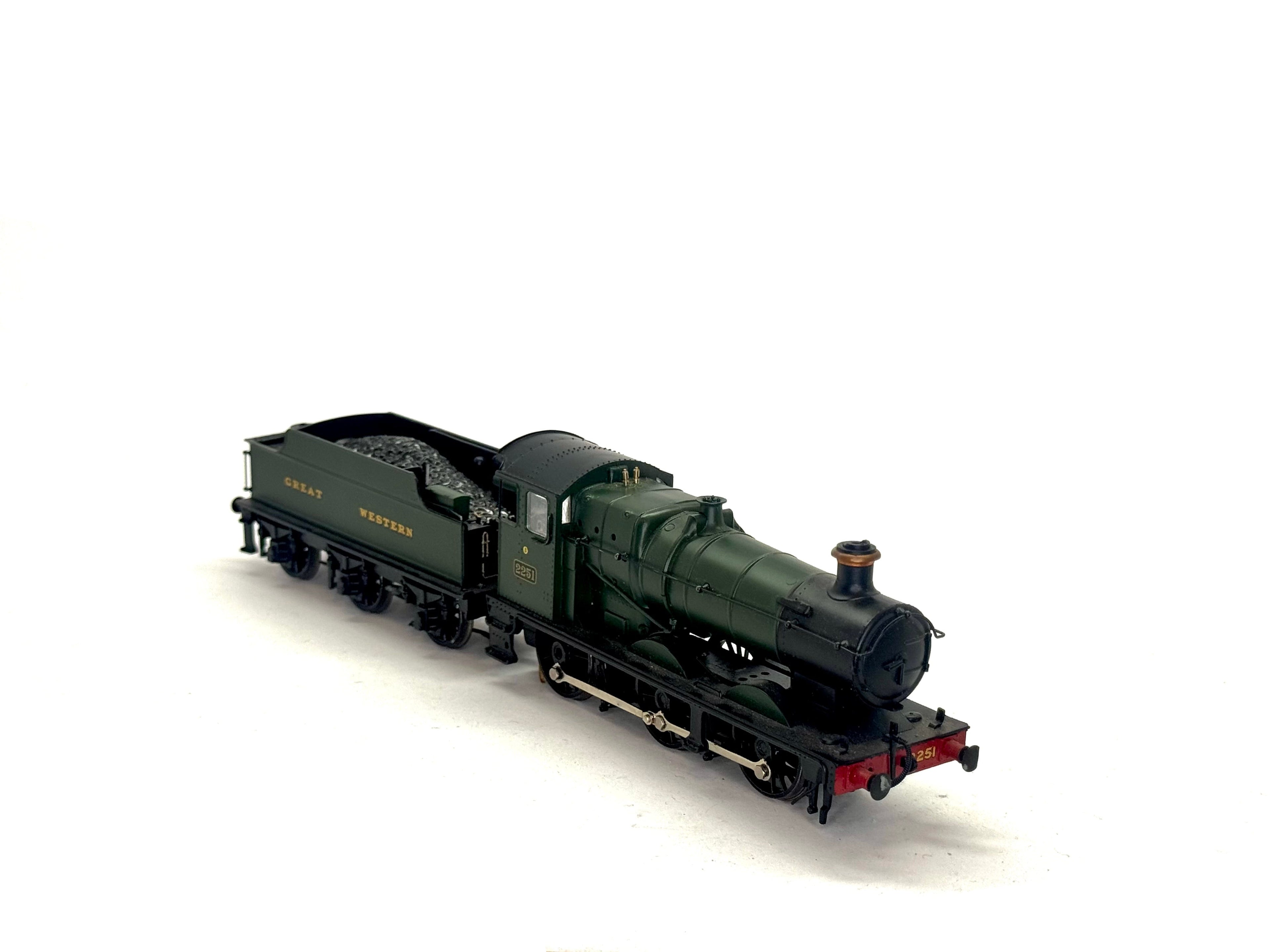 Bachmann Branchline 32-304A Class 2251 0-6-0 Collett Goods 2251 in GWR green with Churchward tender