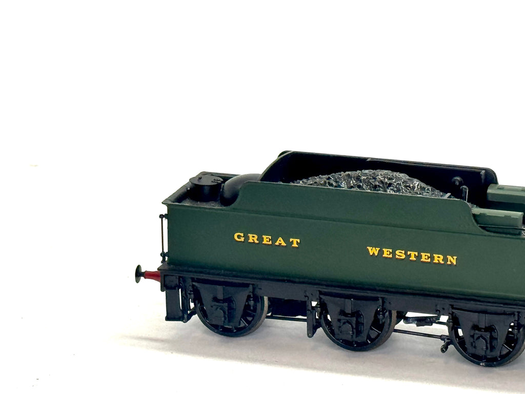 Bachmann Branchline 32-304A Class 2251 0-6-0 Collett Goods 2251 in GWR green with Churchward tender