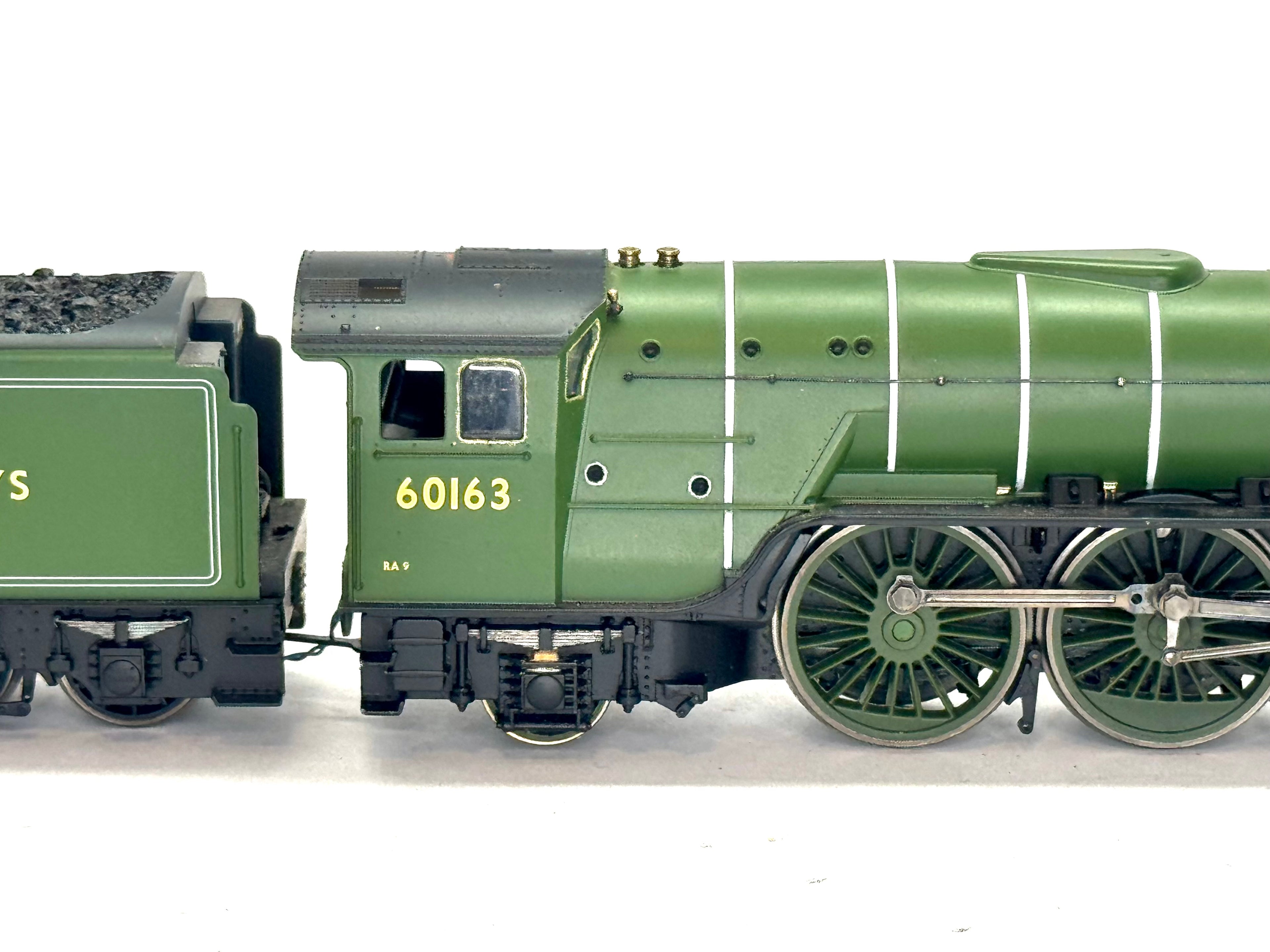 Hornby R3060 Class A1 4-6-2 60163 "Tornado" in BR apple green
