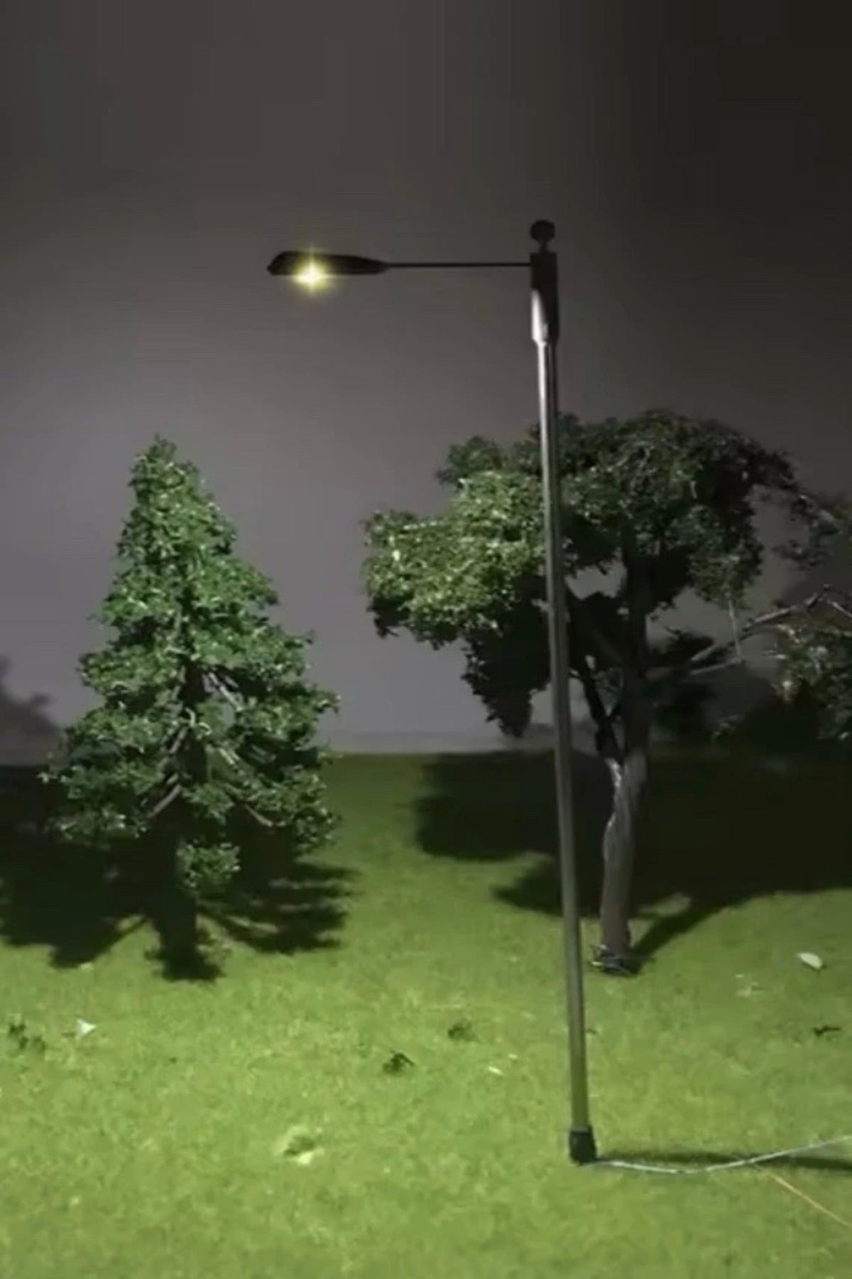 RJB Models OO gauge modern grey lamp posts 2 pack 3V model railway lighting
